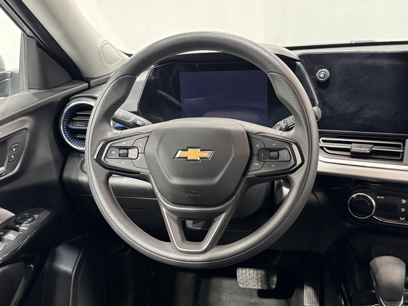 Thumbnail: 2025 Chevrolet Trax - 5