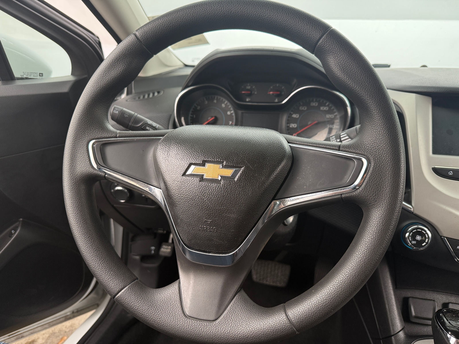 Thumbnail: 2017 Chevrolet Cruze - 5