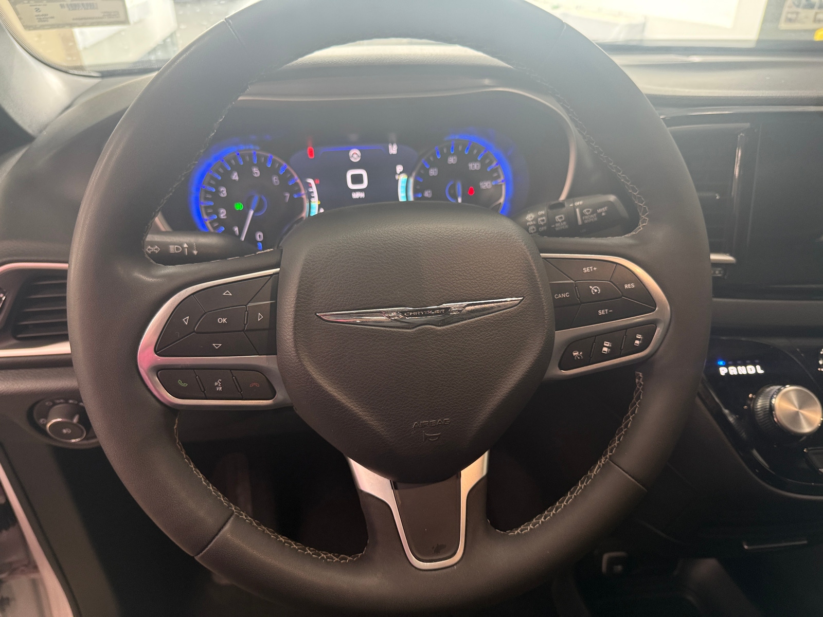 Thumbnail: 2025 Chrysler Pacifica - 4