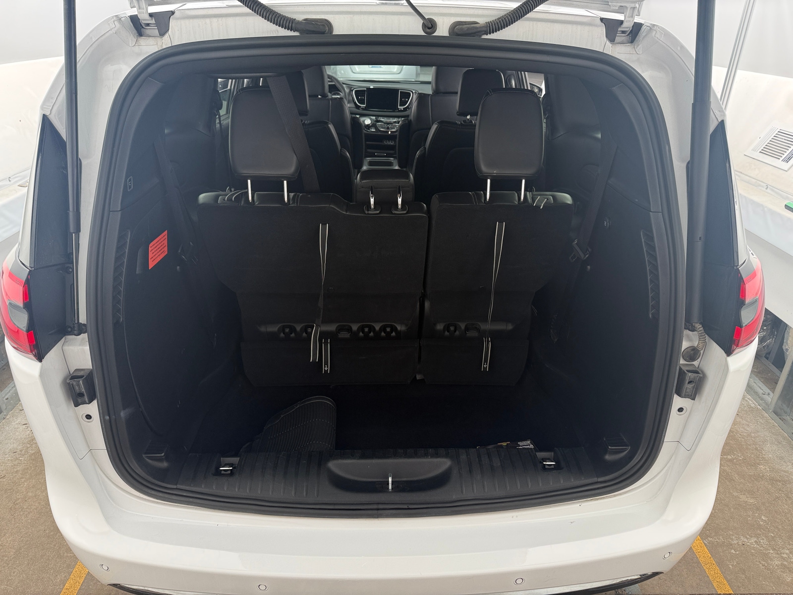 Thumbnail: 2025 Chrysler Pacifica - 6