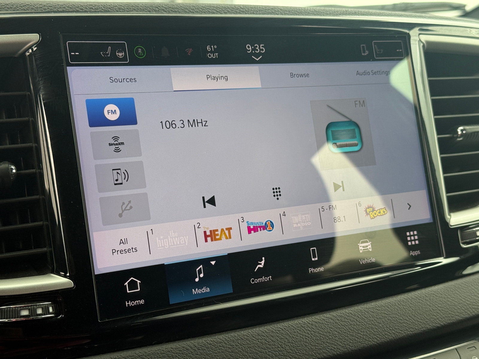 Thumbnail: 2025 Chrysler Pacifica - 3