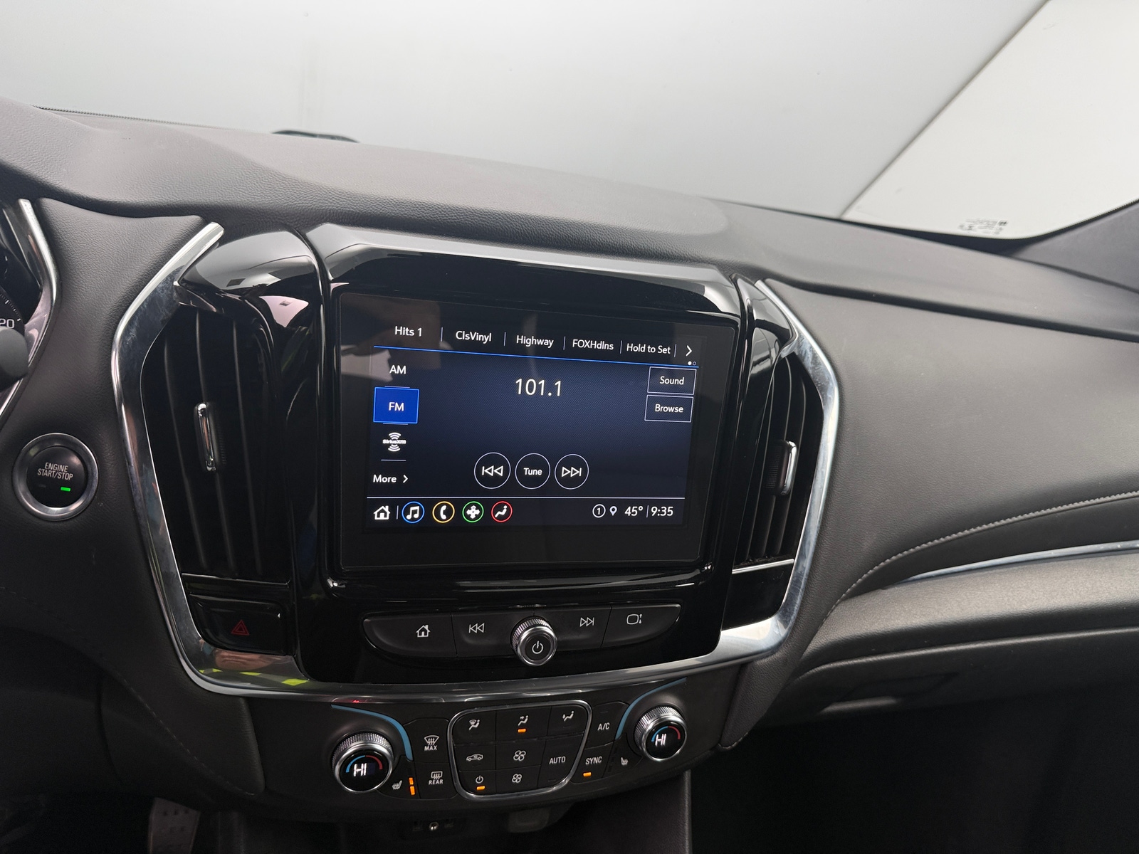 Thumbnail: 2023 Chevrolet Traverse - 4