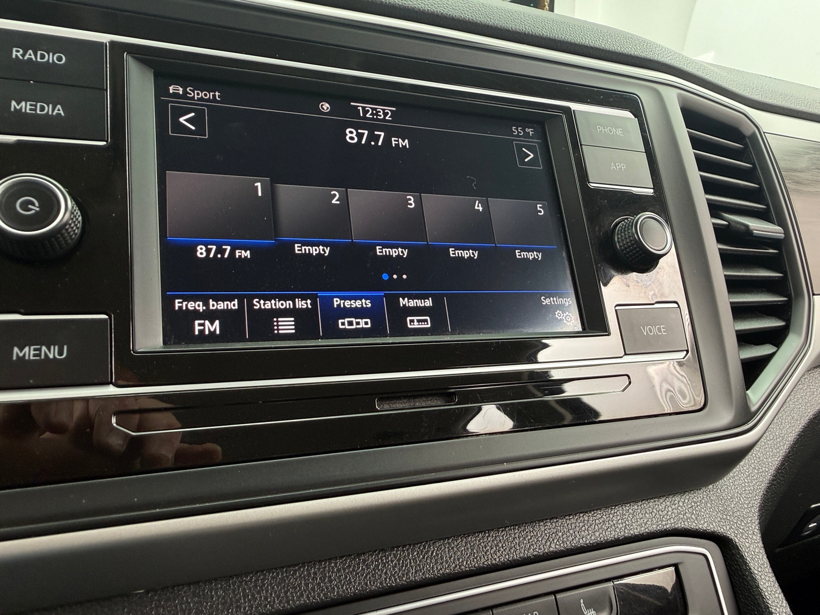 Thumbnail: 2022 Volkswagen Atlas - 3