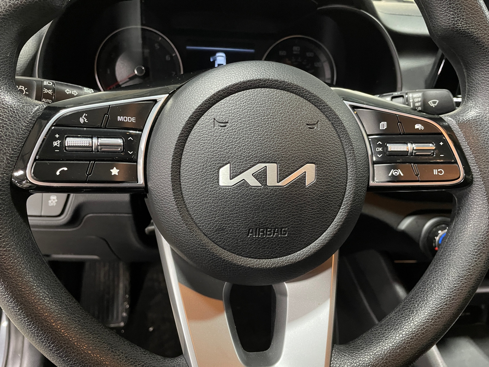 Thumbnail: 2023 Kia Forte - 5