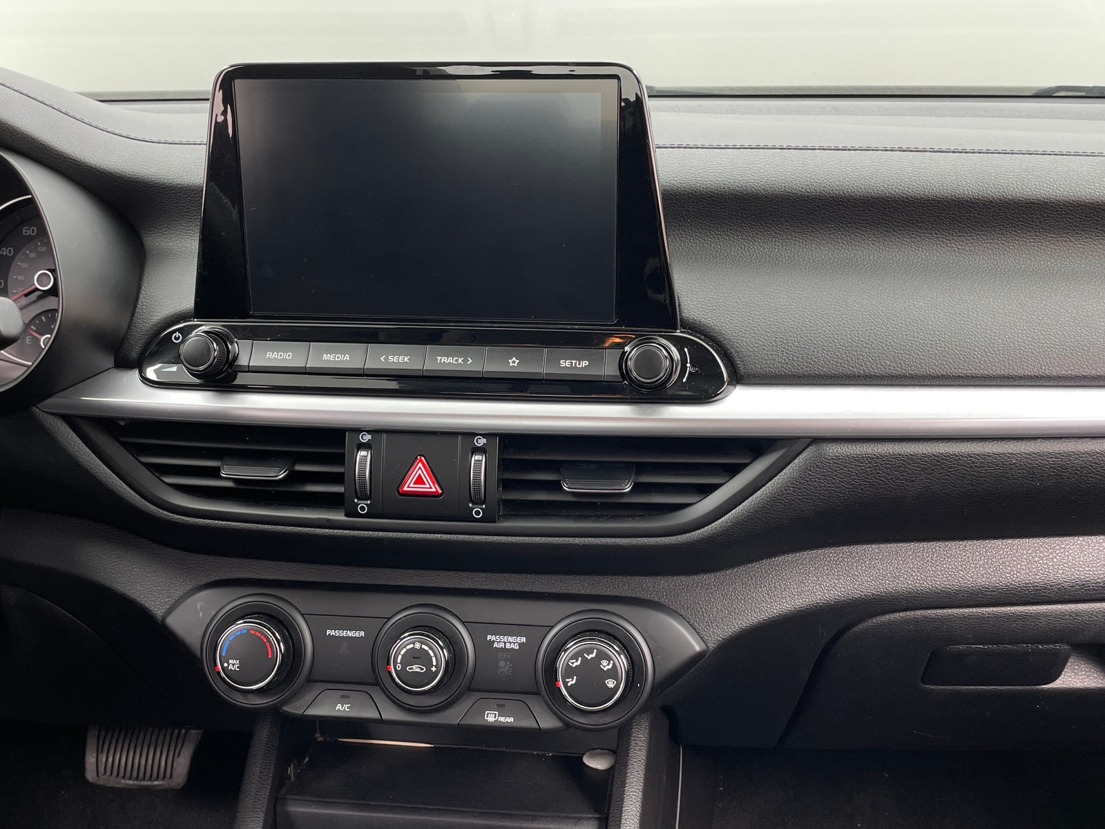 Thumbnail: 2023 Kia Forte - 4