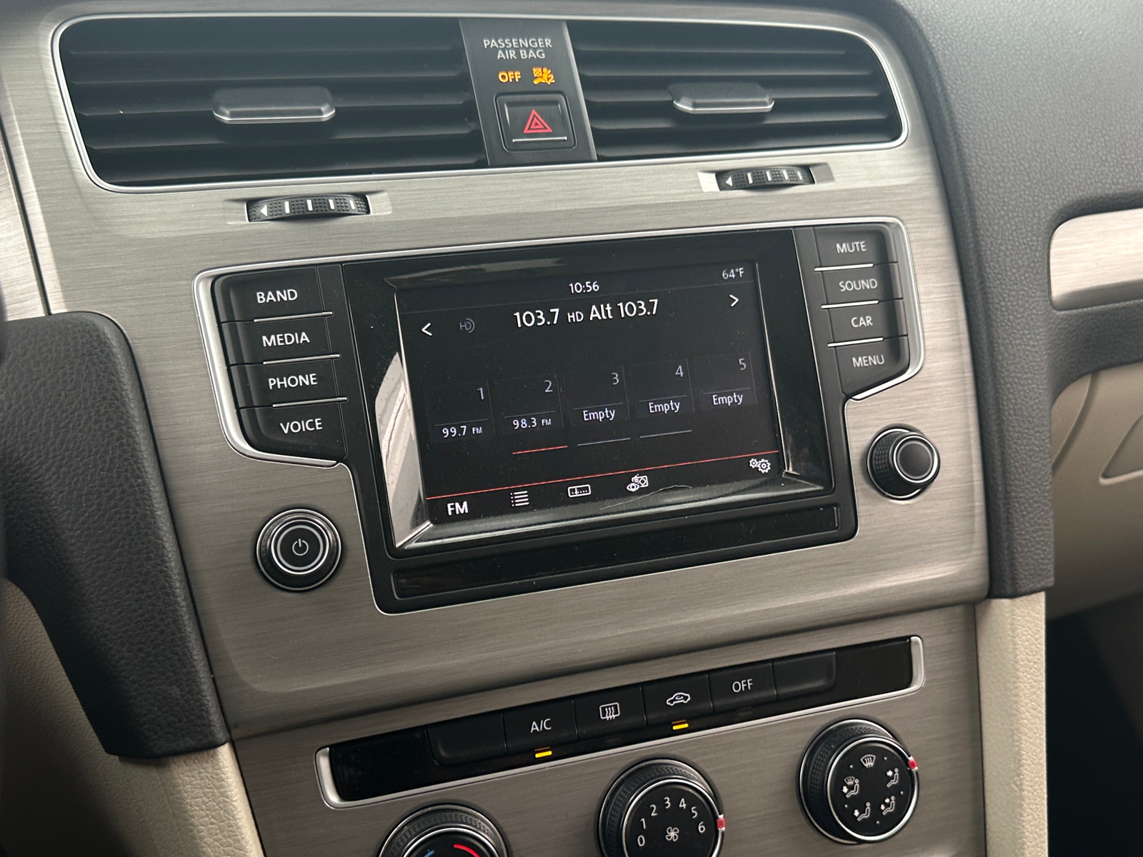 Thumbnail: 2015 Volkswagen Golf - 3