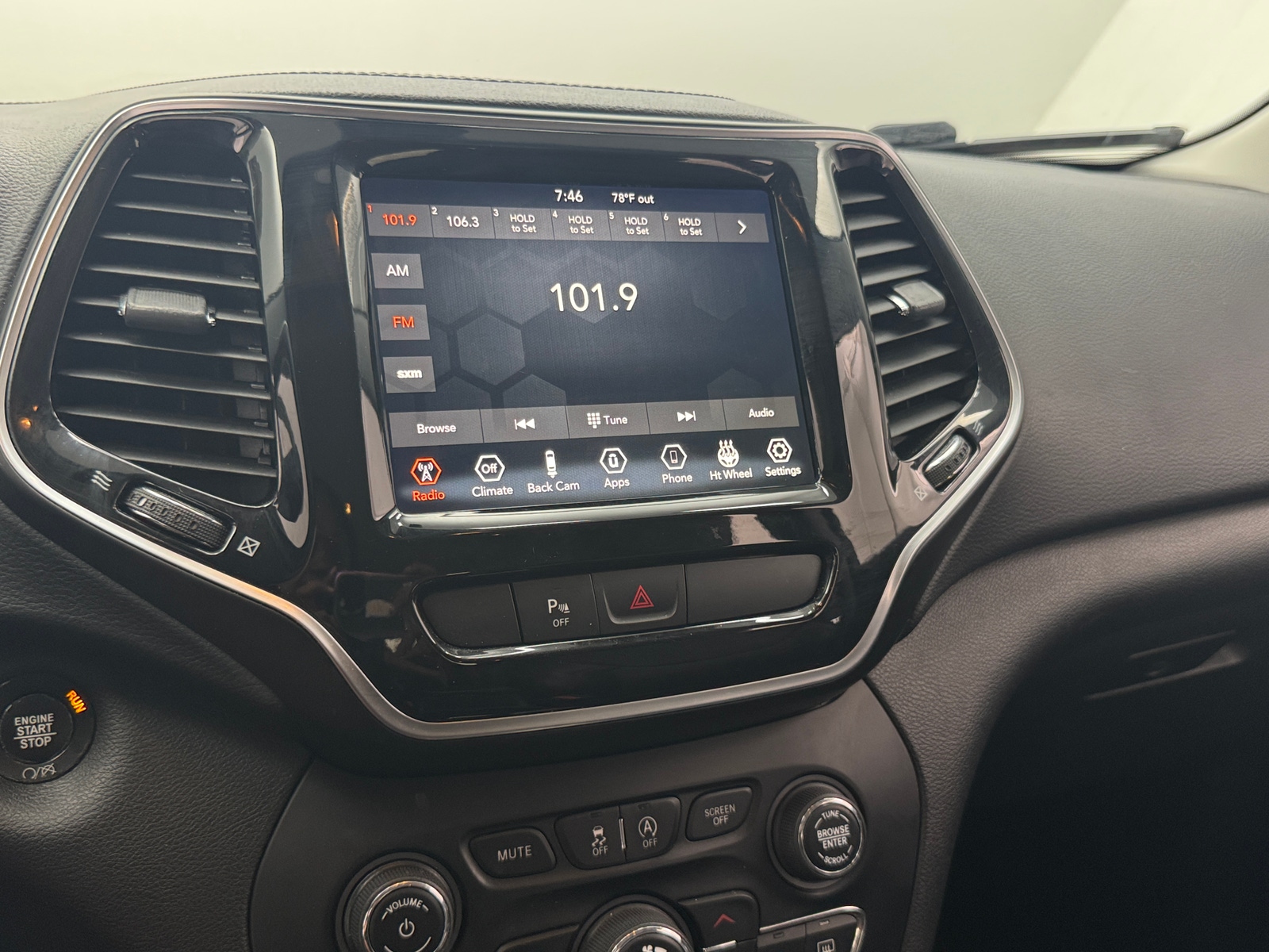 Thumbnail: 2019 Jeep Cherokee - 3