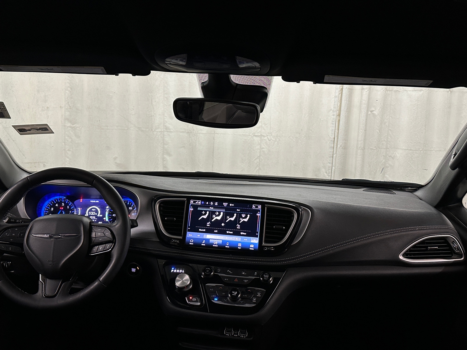 Thumbnail: 2024 Chrysler Pacifica - 3