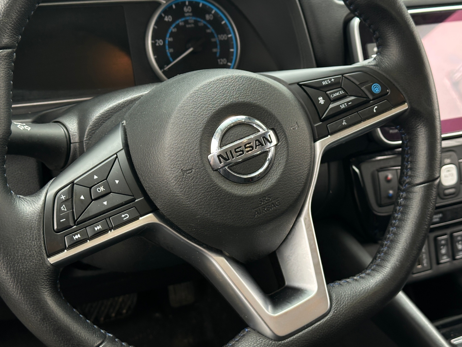 Thumbnail: 2022 Nissan Leaf - 5