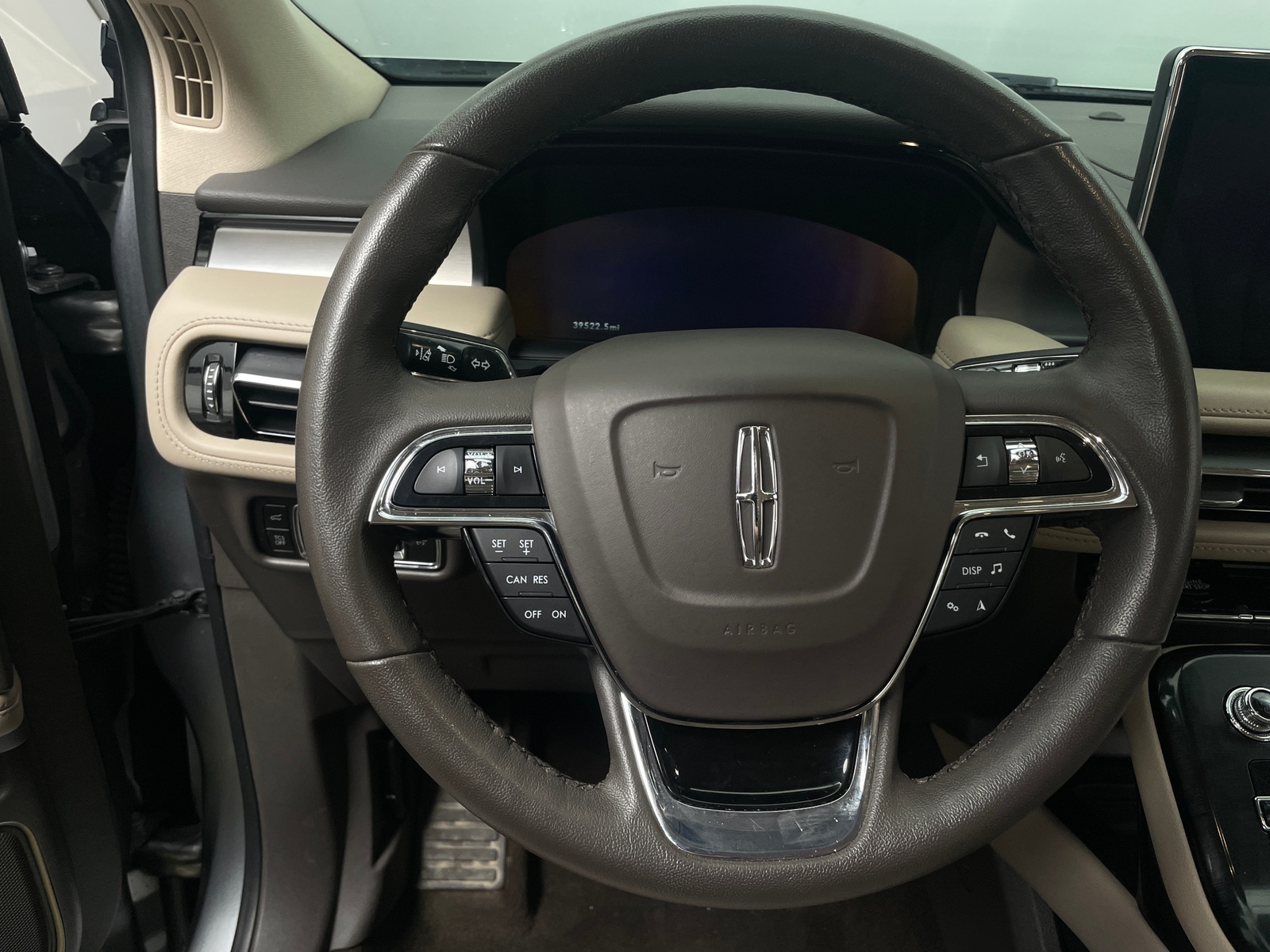 Thumbnail: 2023 Lincoln Nautilus - 4