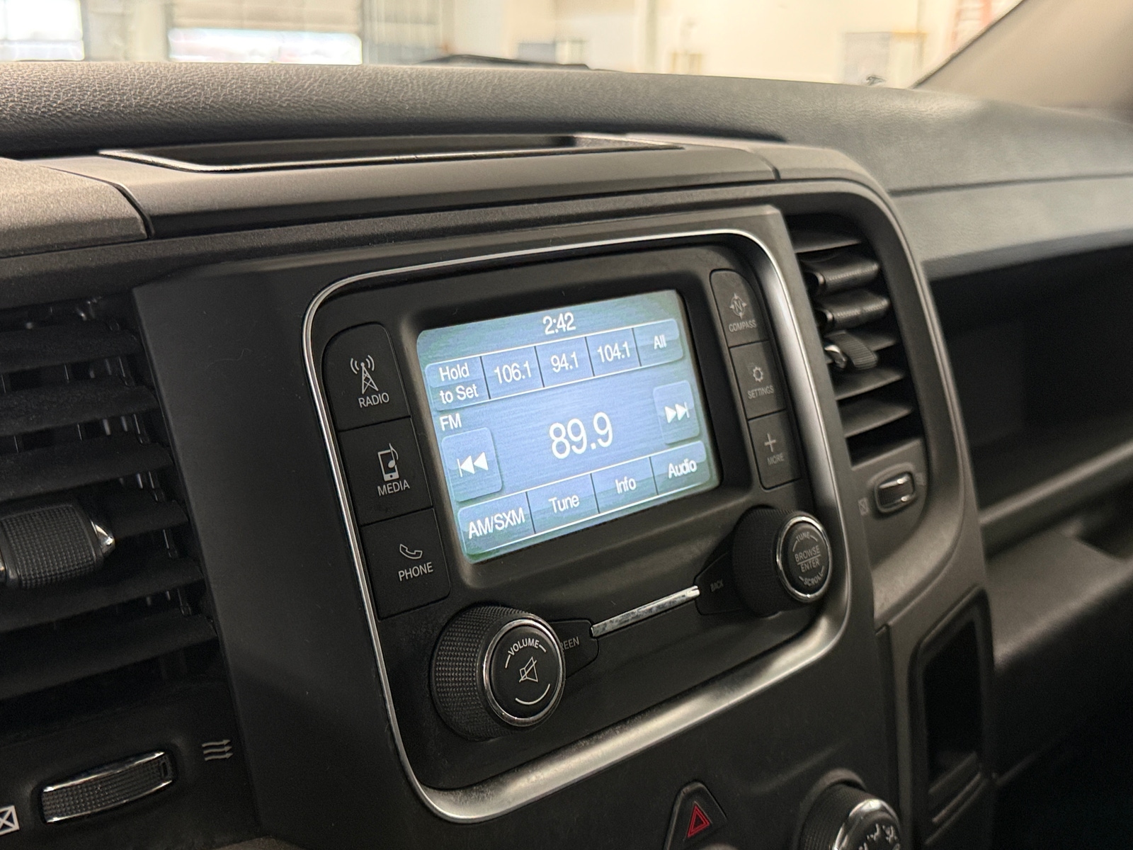 Thumbnail: 2019 RAM 1500 Classic - 4