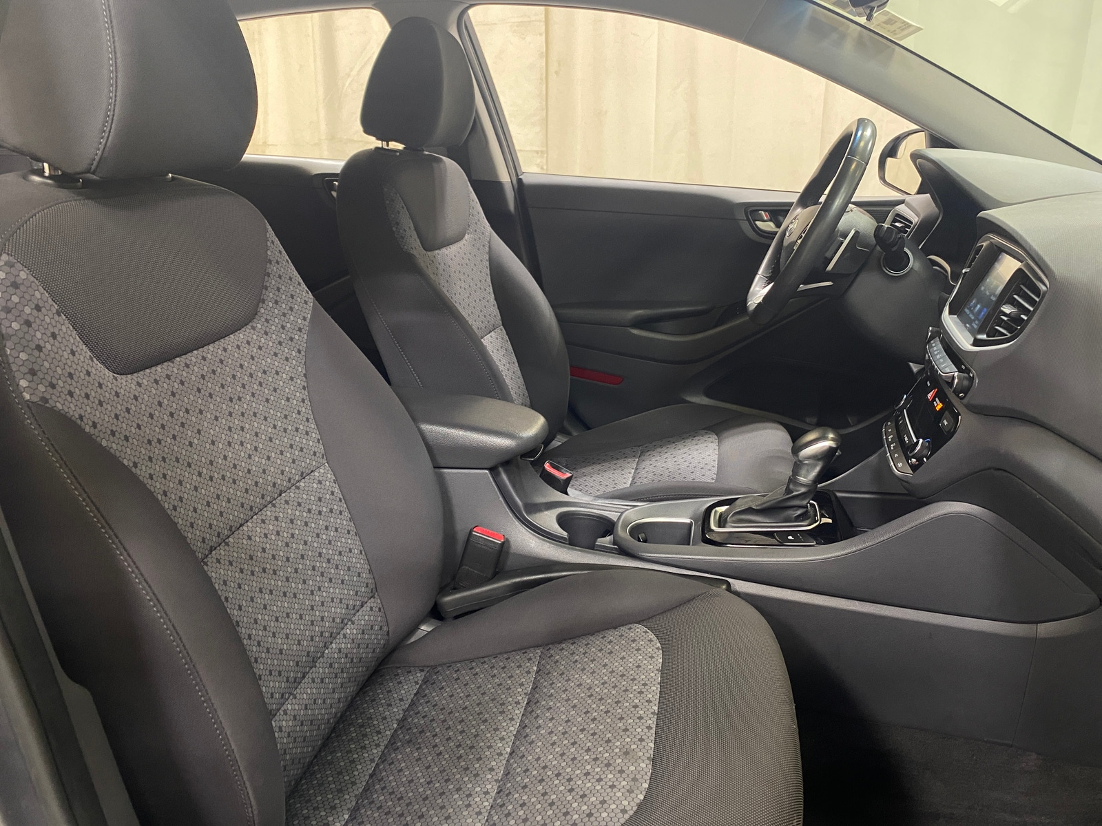 Thumbnail: 2019 Hyundai Ioniq - 2