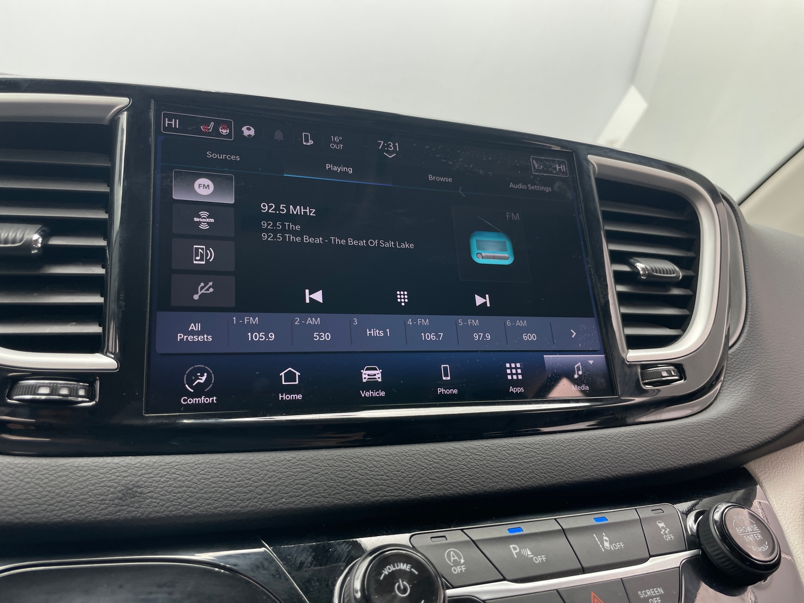 Thumbnail: 2024 Chrysler Pacifica - 3