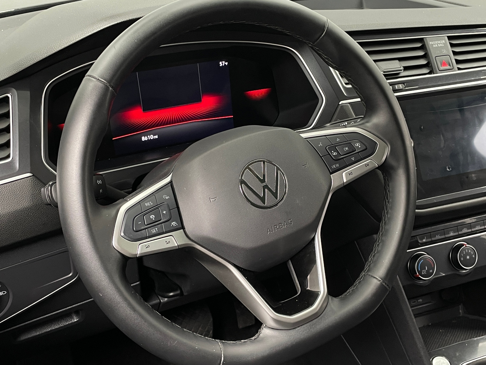 Thumbnail: 2024 Volkswagen Tiguan - 4