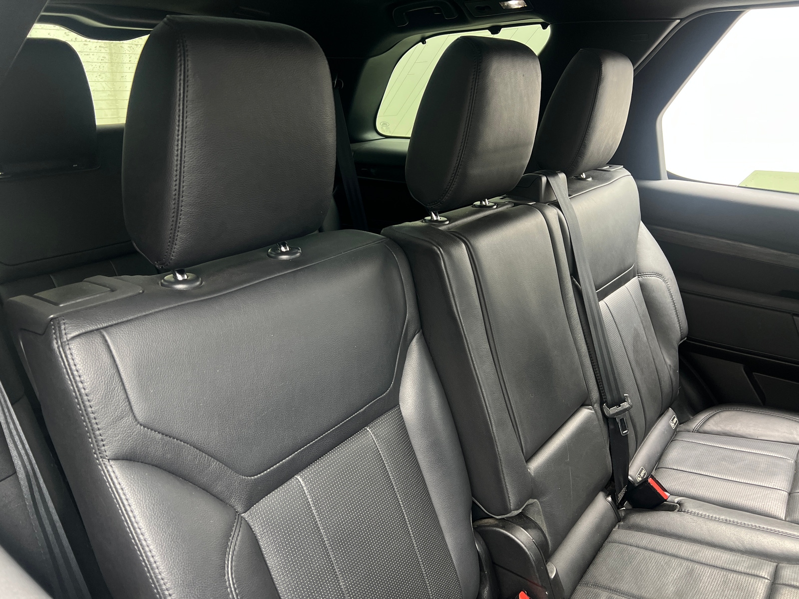 Thumbnail: 2018 Land Rover Discovery - 5