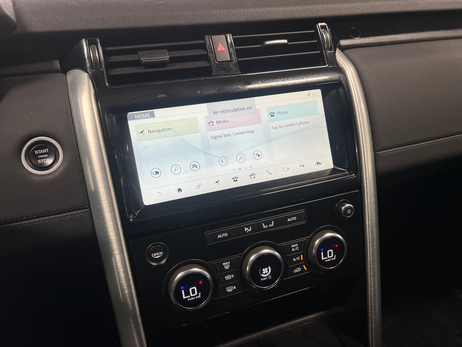 Thumbnail: 2018 Land Rover Discovery - 3