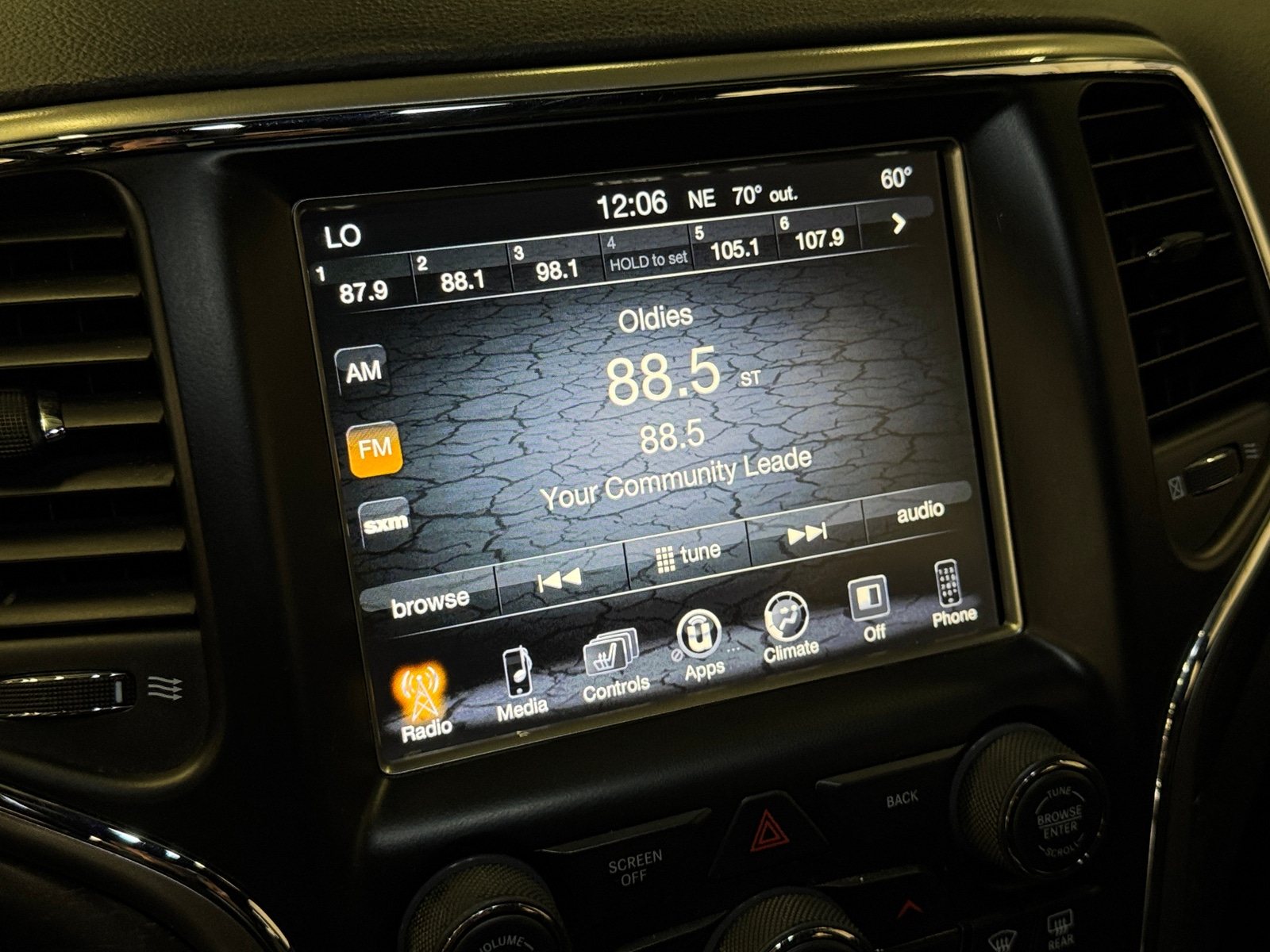 Thumbnail: 2017 Jeep Grand Cherokee - 4