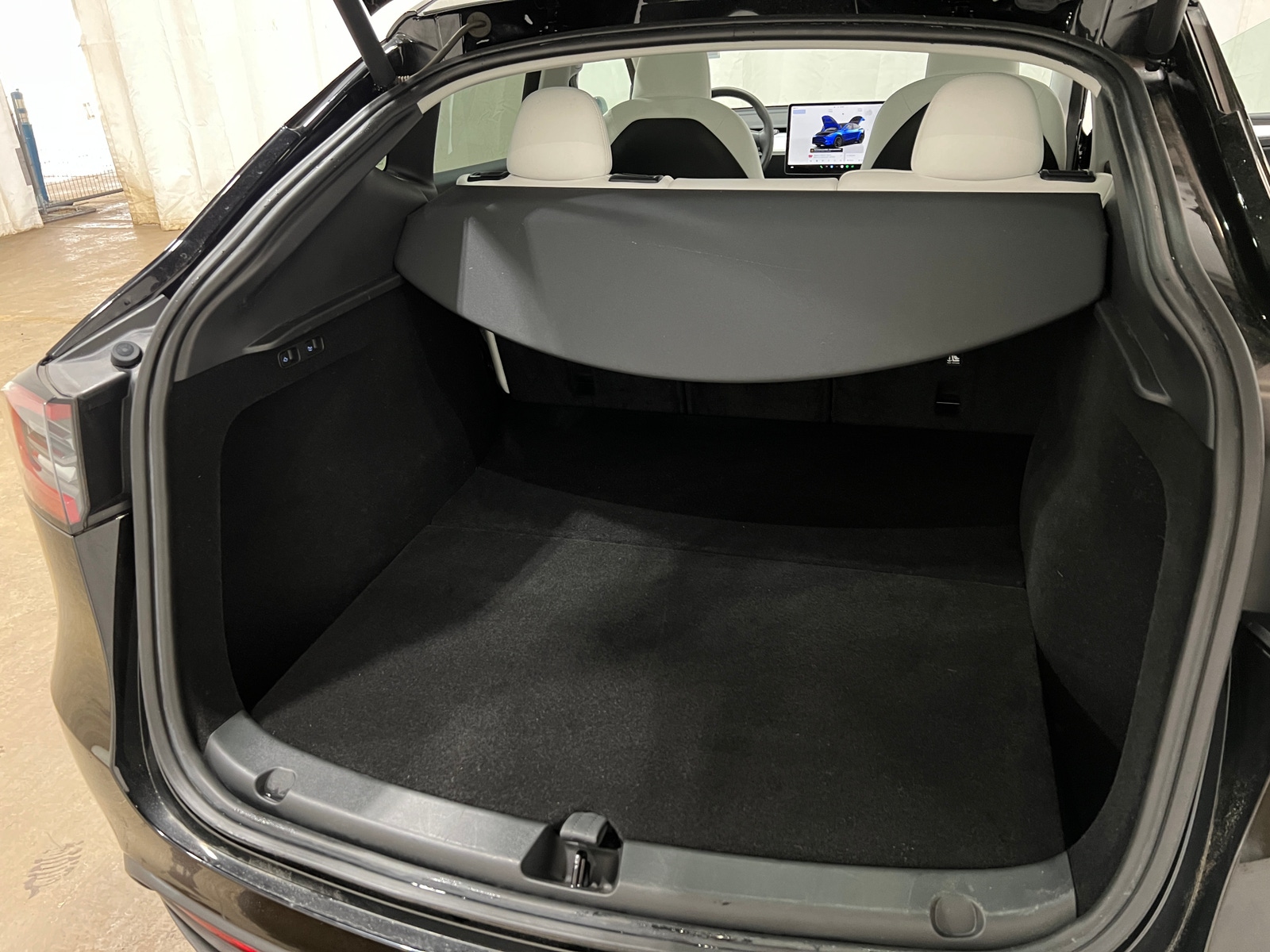 Thumbnail: 2023 Tesla Model Y - 6