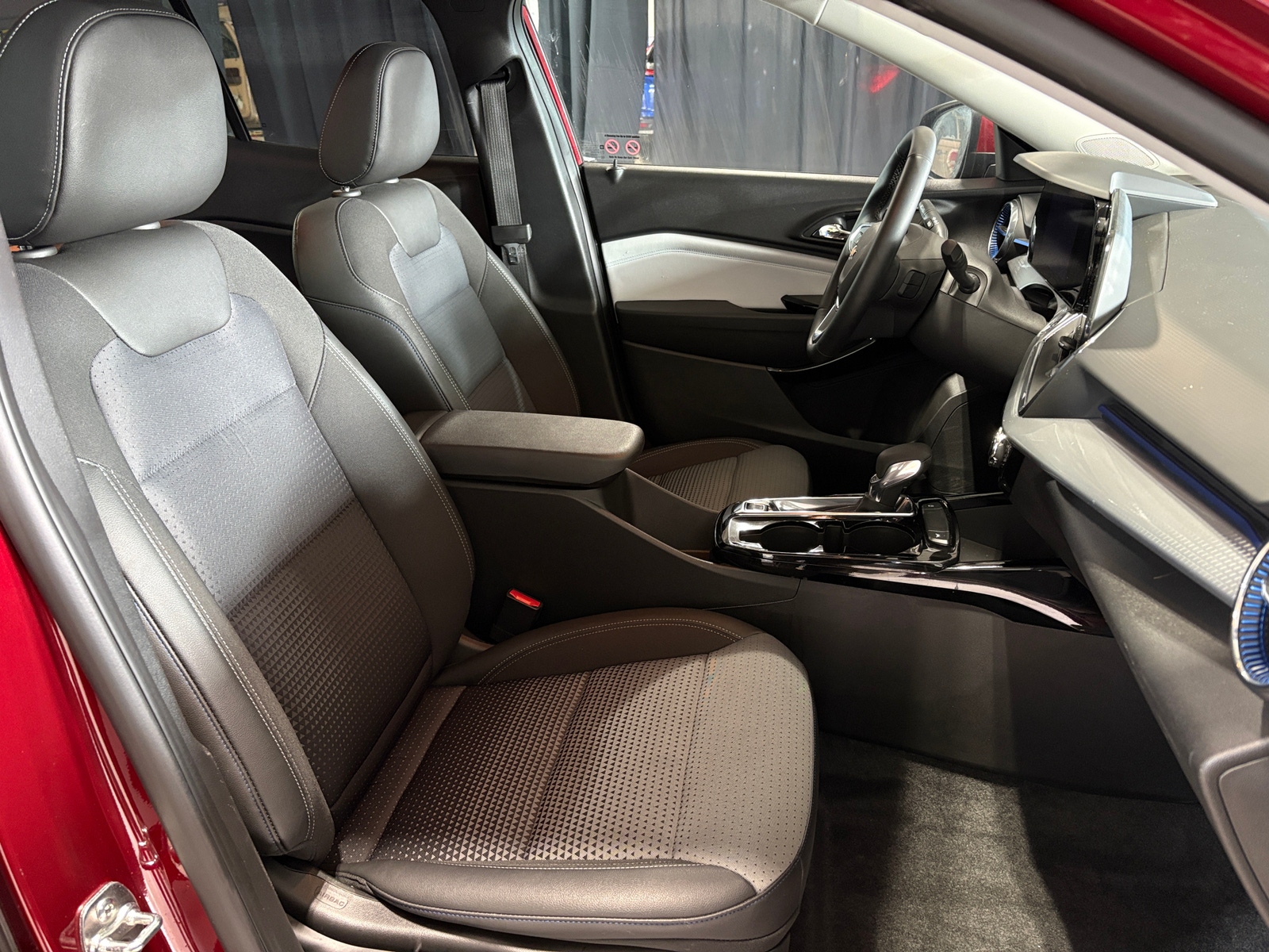 Thumbnail: 2025 Chevrolet Trax - 2