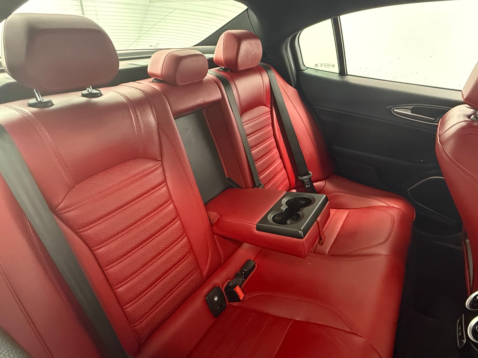 Thumbnail: 2022 Alfa Romeo Giulia - 5