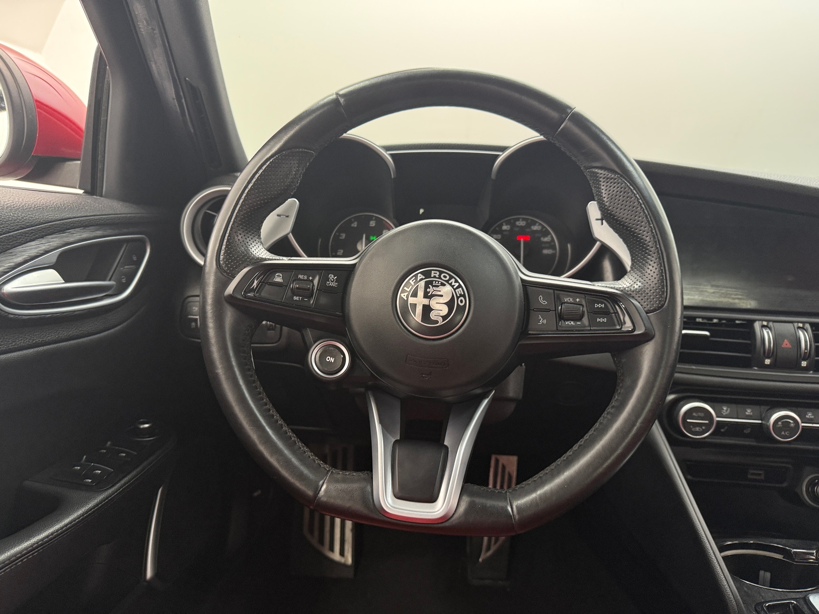 Thumbnail: 2022 Alfa Romeo Giulia - 4