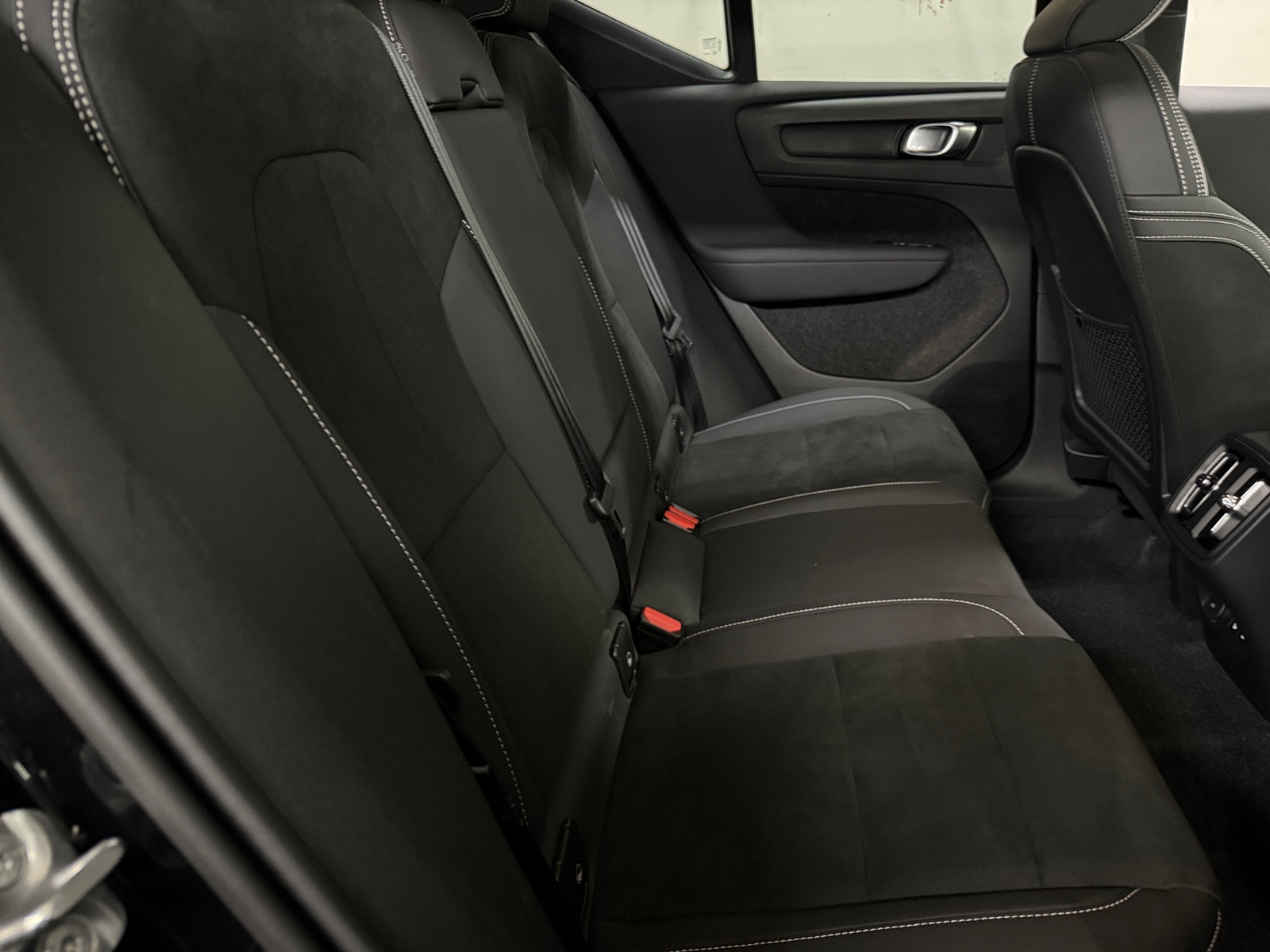 Thumbnail: 2025 Volvo XC40 - 6