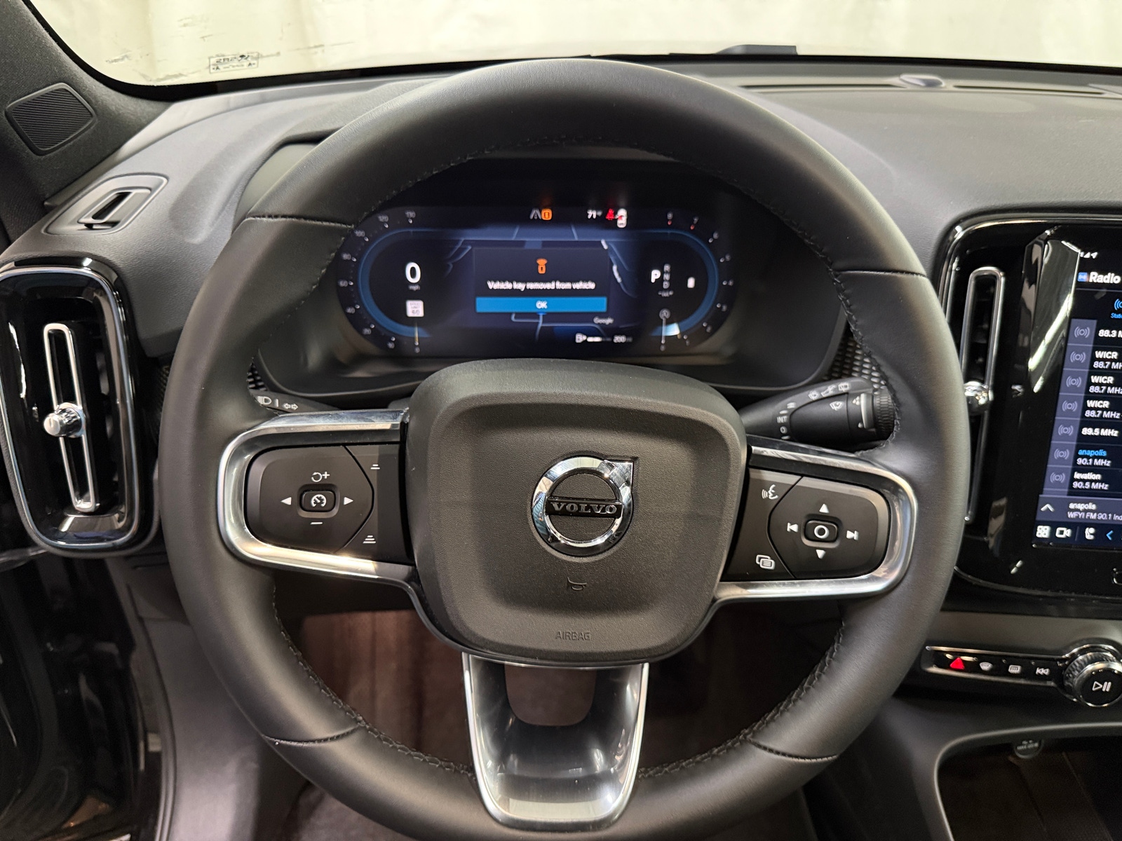 Thumbnail: 2025 Volvo XC40 - 5