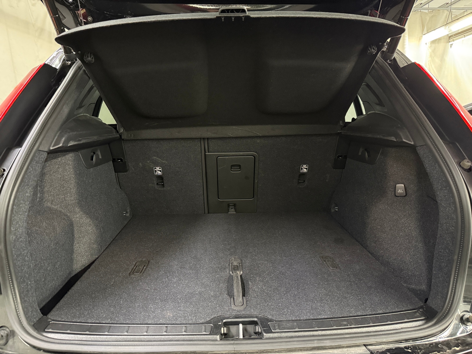 Thumbnail: 2025 Volvo XC40 - 7