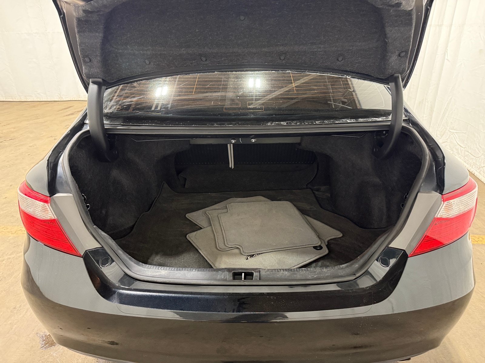 Thumbnail: 2015 Toyota Camry - 7