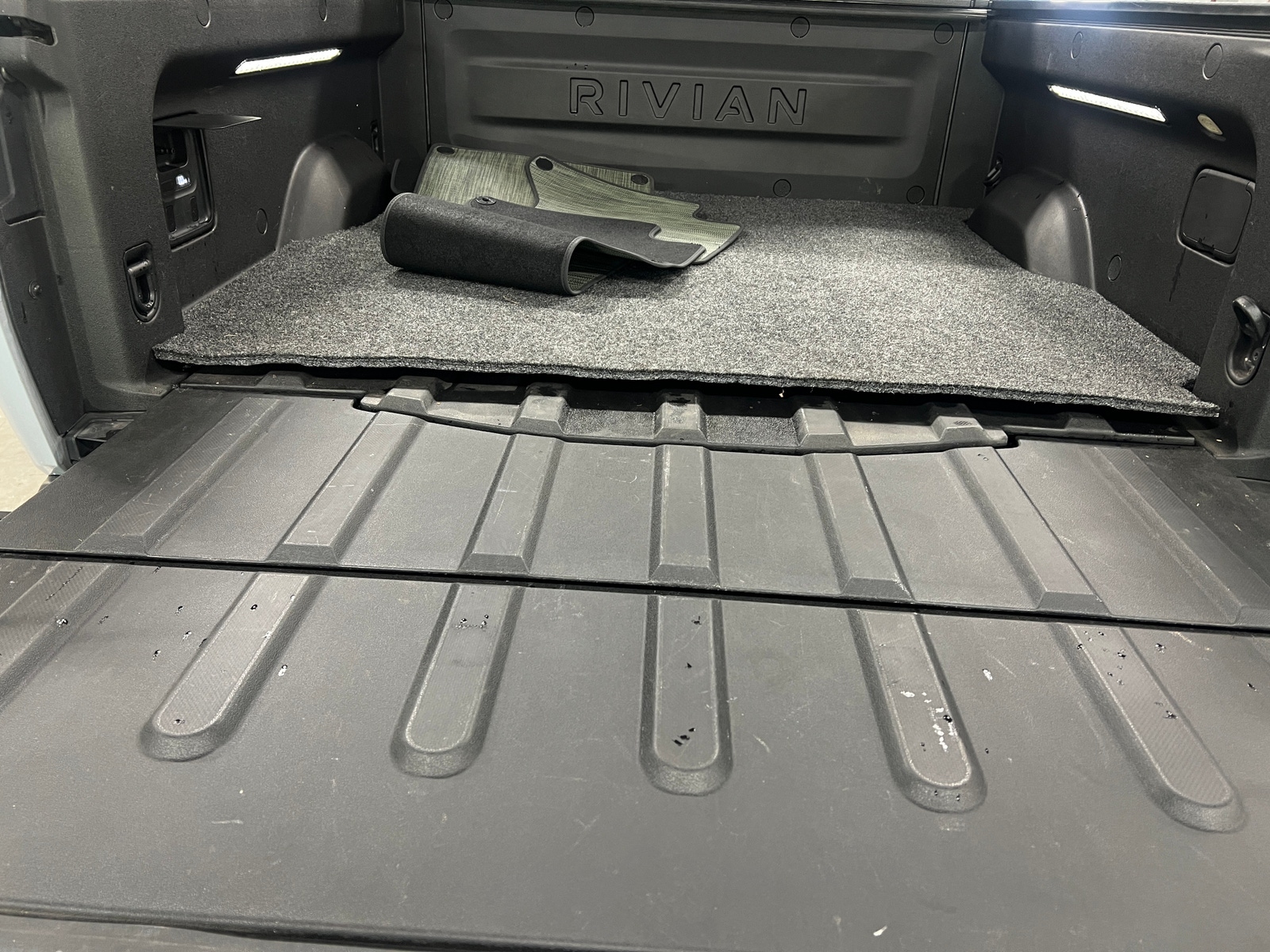 Thumbnail: 2022 Rivian R1T - 6