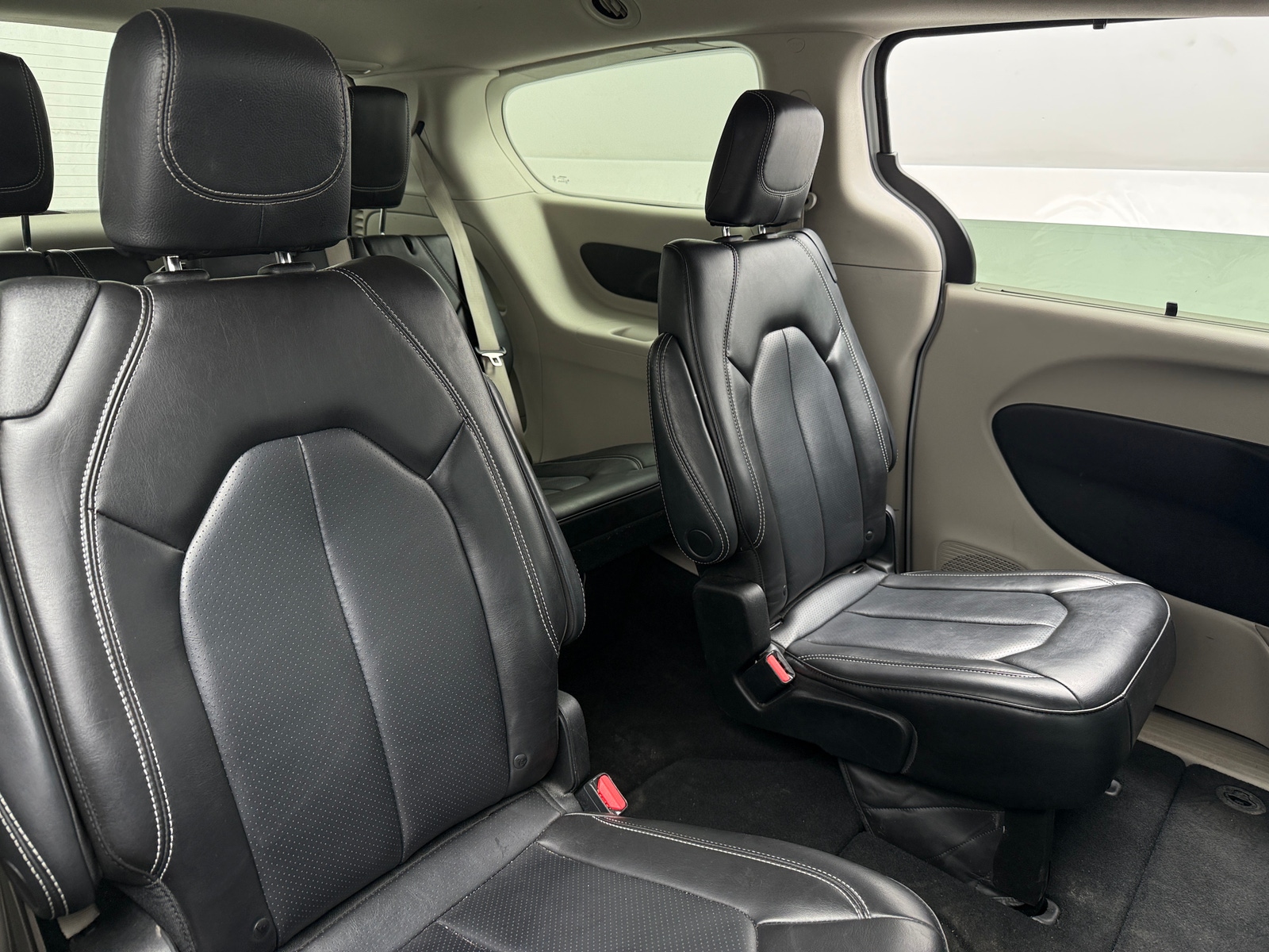 Thumbnail: 2023 Chrysler Pacifica - 5