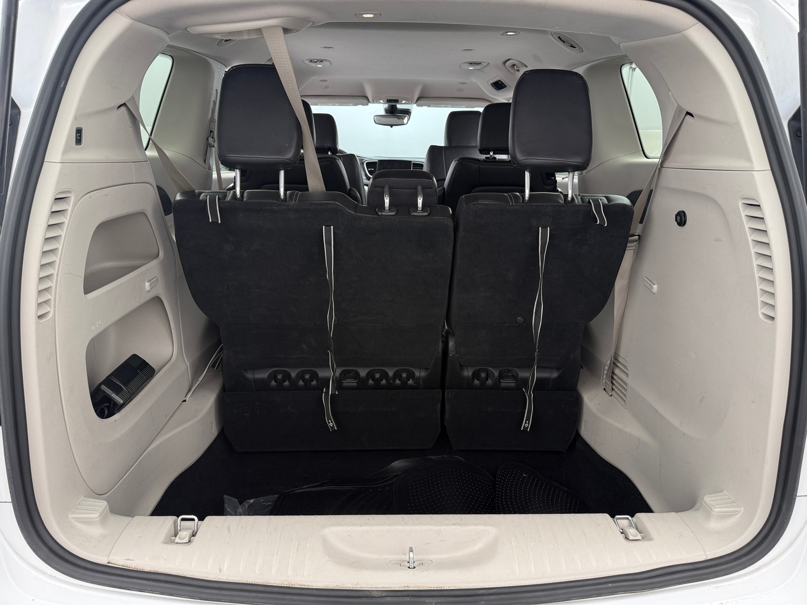 Thumbnail: 2023 Chrysler Pacifica - 6