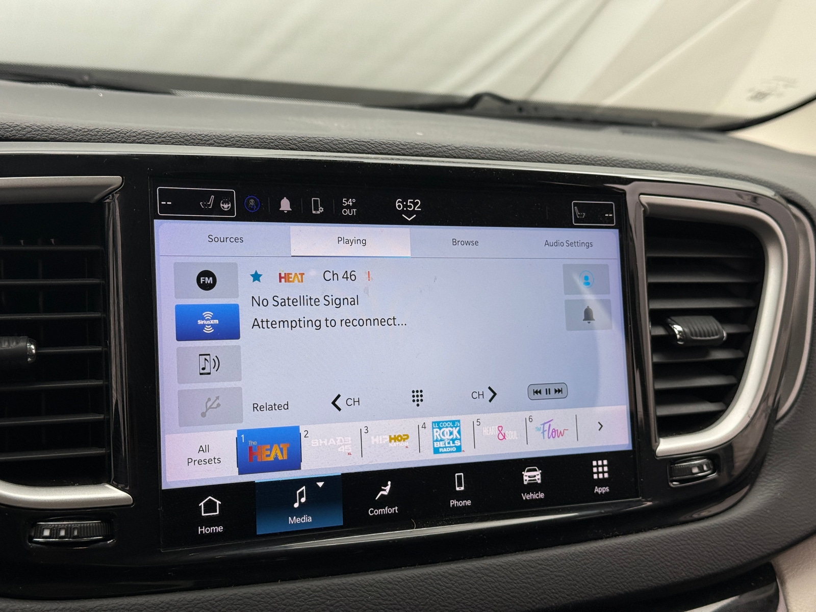 Thumbnail: 2023 Chrysler Pacifica - 3