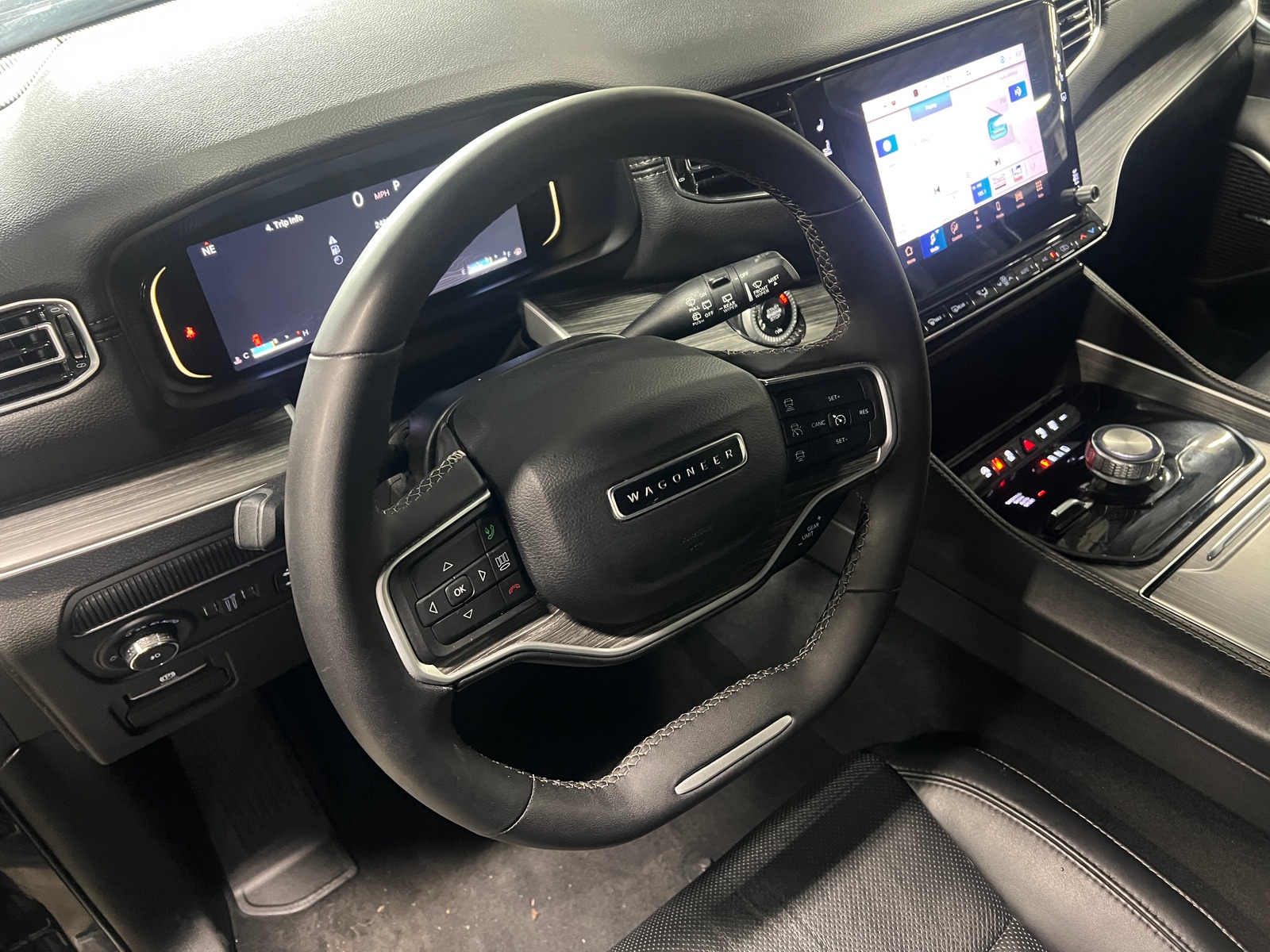 Thumbnail: 2024 Jeep Wagoneer - 4