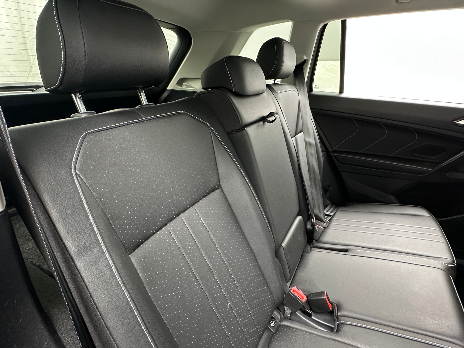 Thumbnail: 2023 Volkswagen Tiguan - 5