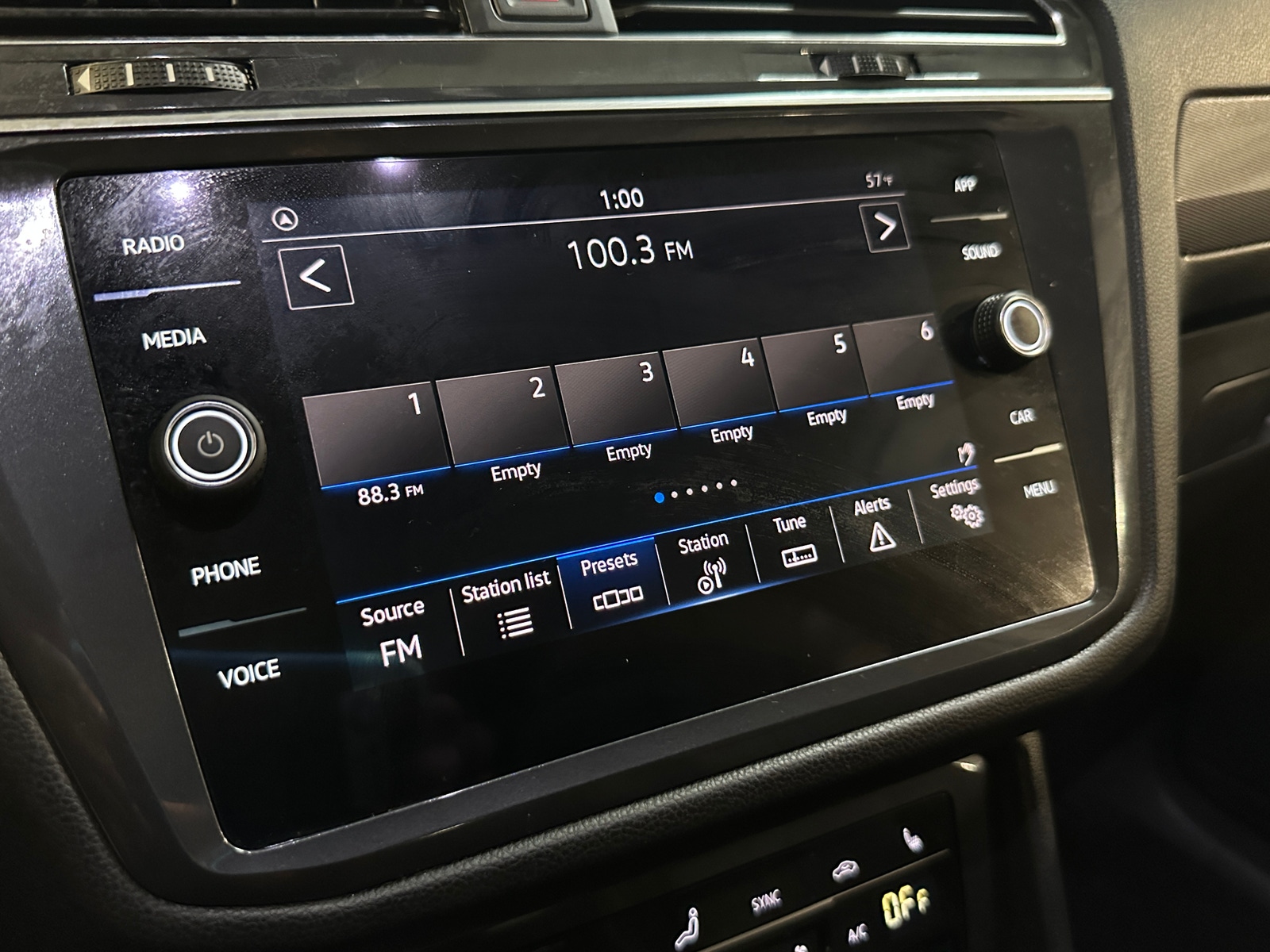 Thumbnail: 2023 Volkswagen Tiguan - 3