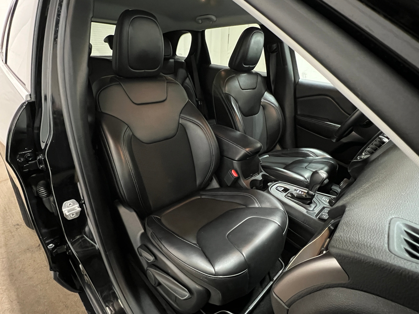 Thumbnail: 2019 Jeep Cherokee - 2