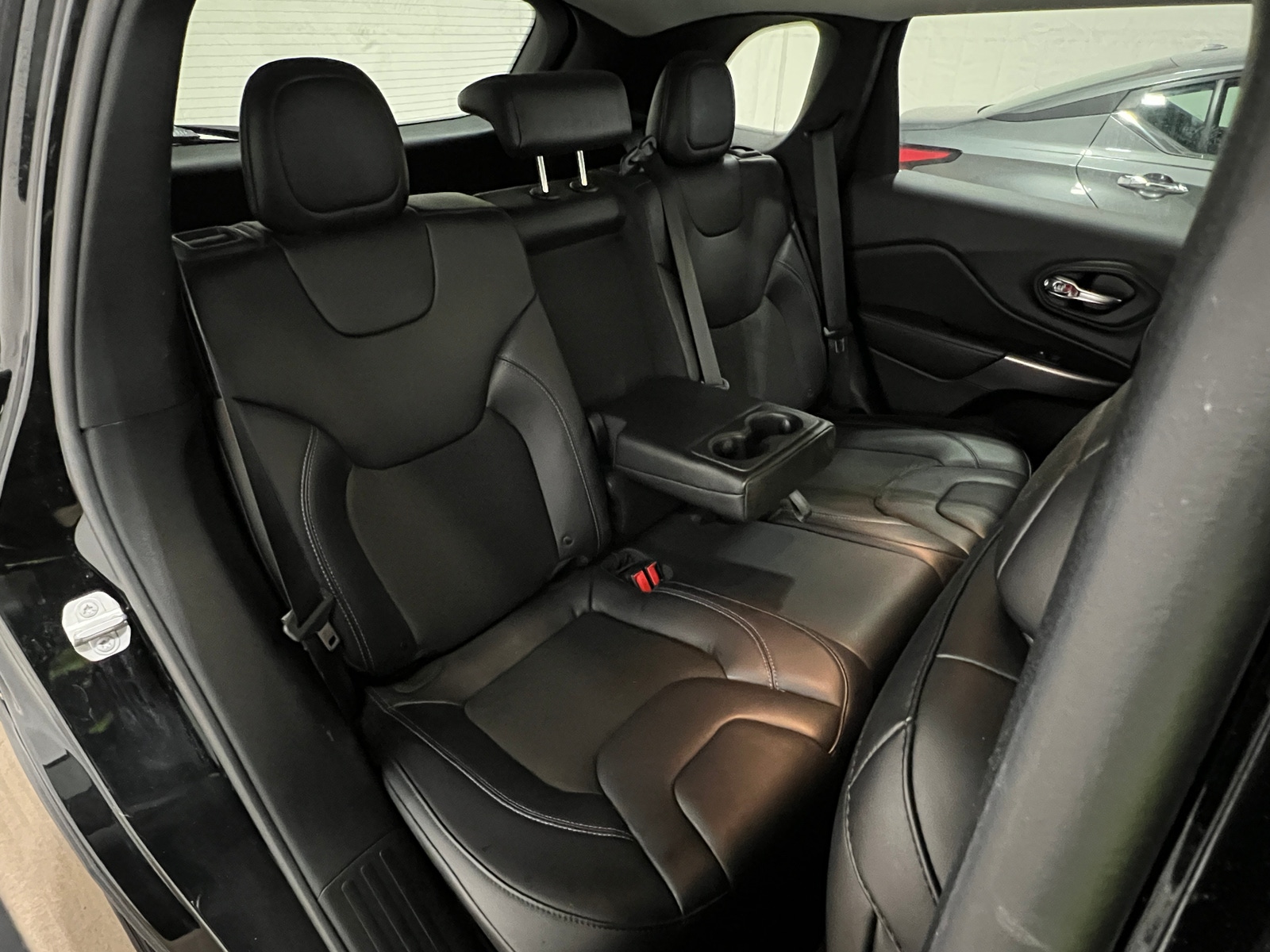 Thumbnail: 2019 Jeep Cherokee - 6