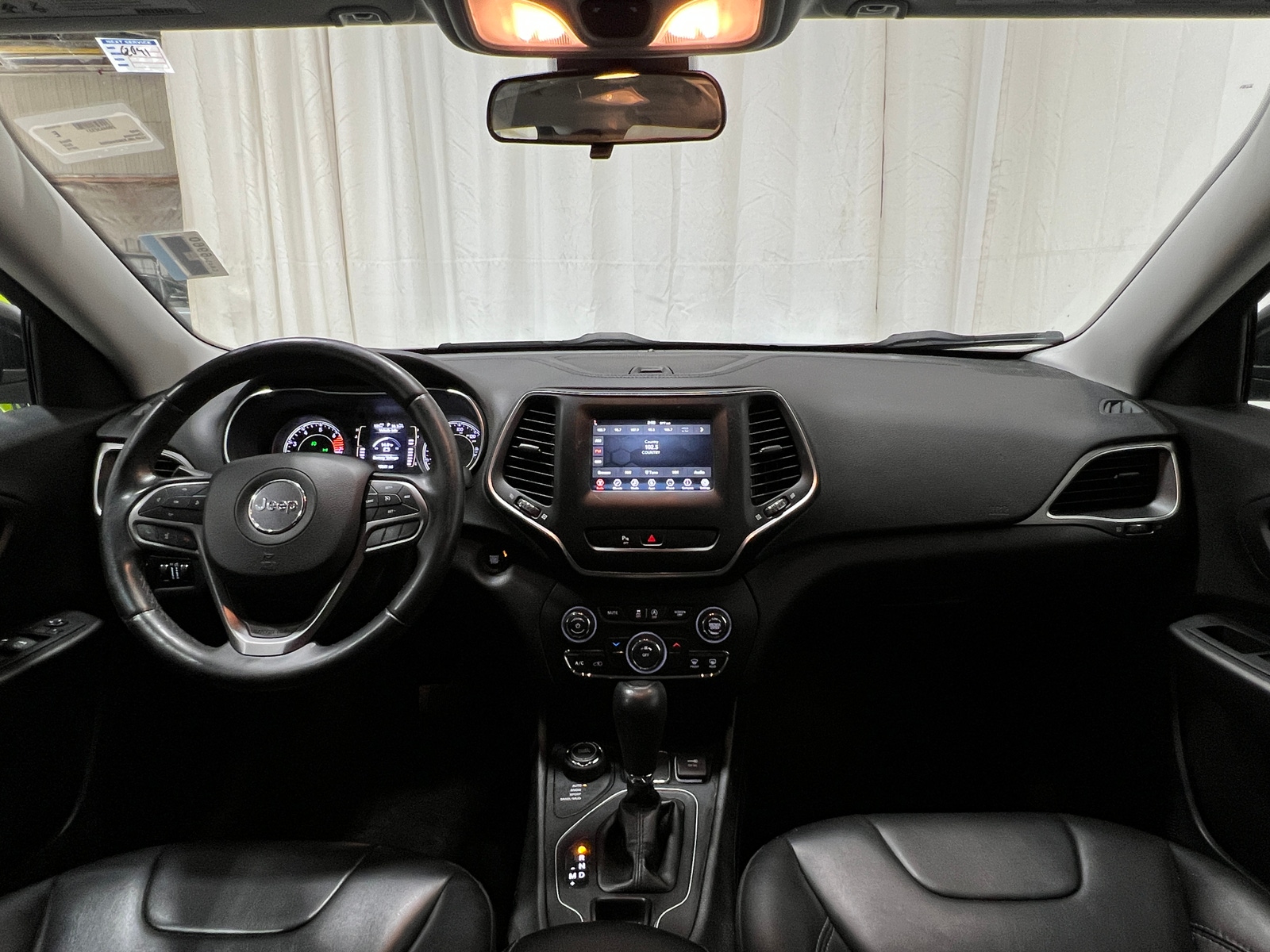 Thumbnail: 2019 Jeep Cherokee - 3