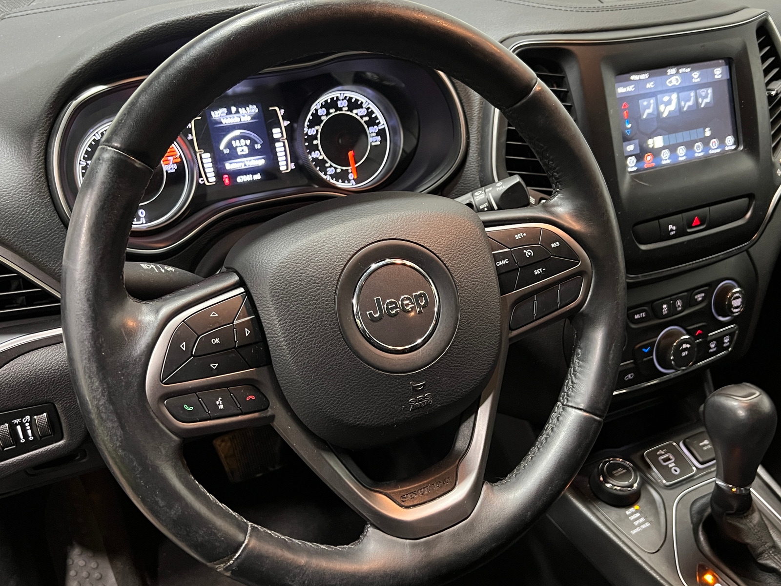 Thumbnail: 2019 Jeep Cherokee - 5