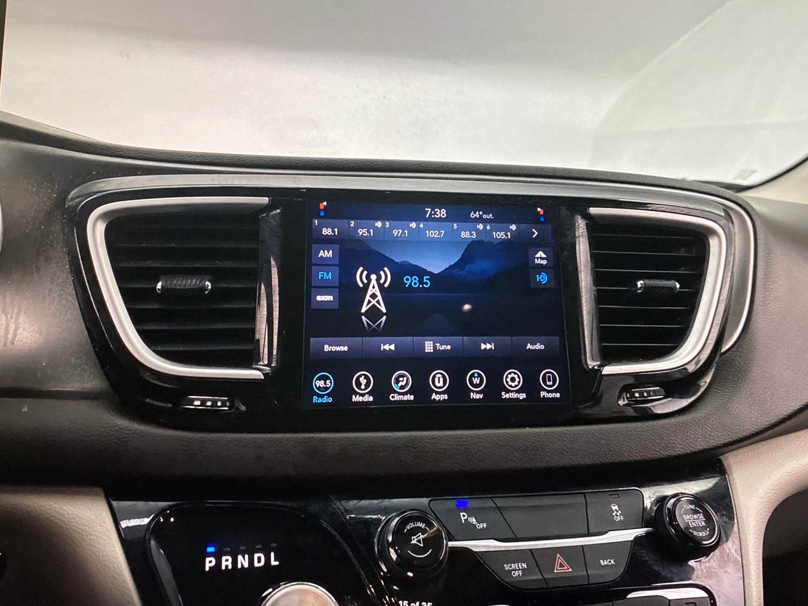 Thumbnail: 2017 Chrysler Pacifica - 3