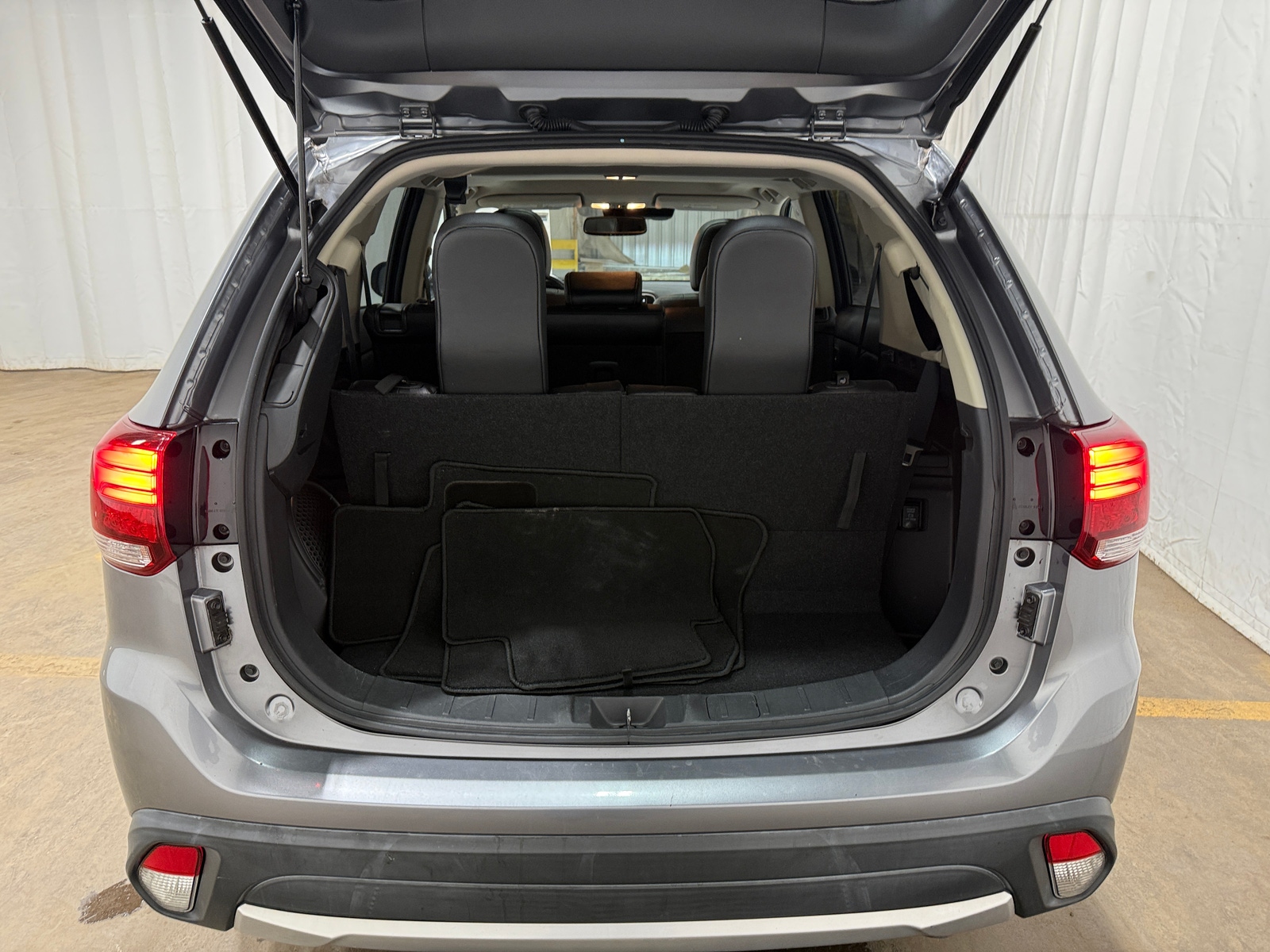 Thumbnail: 2018 Mitsubishi Outlander - 6