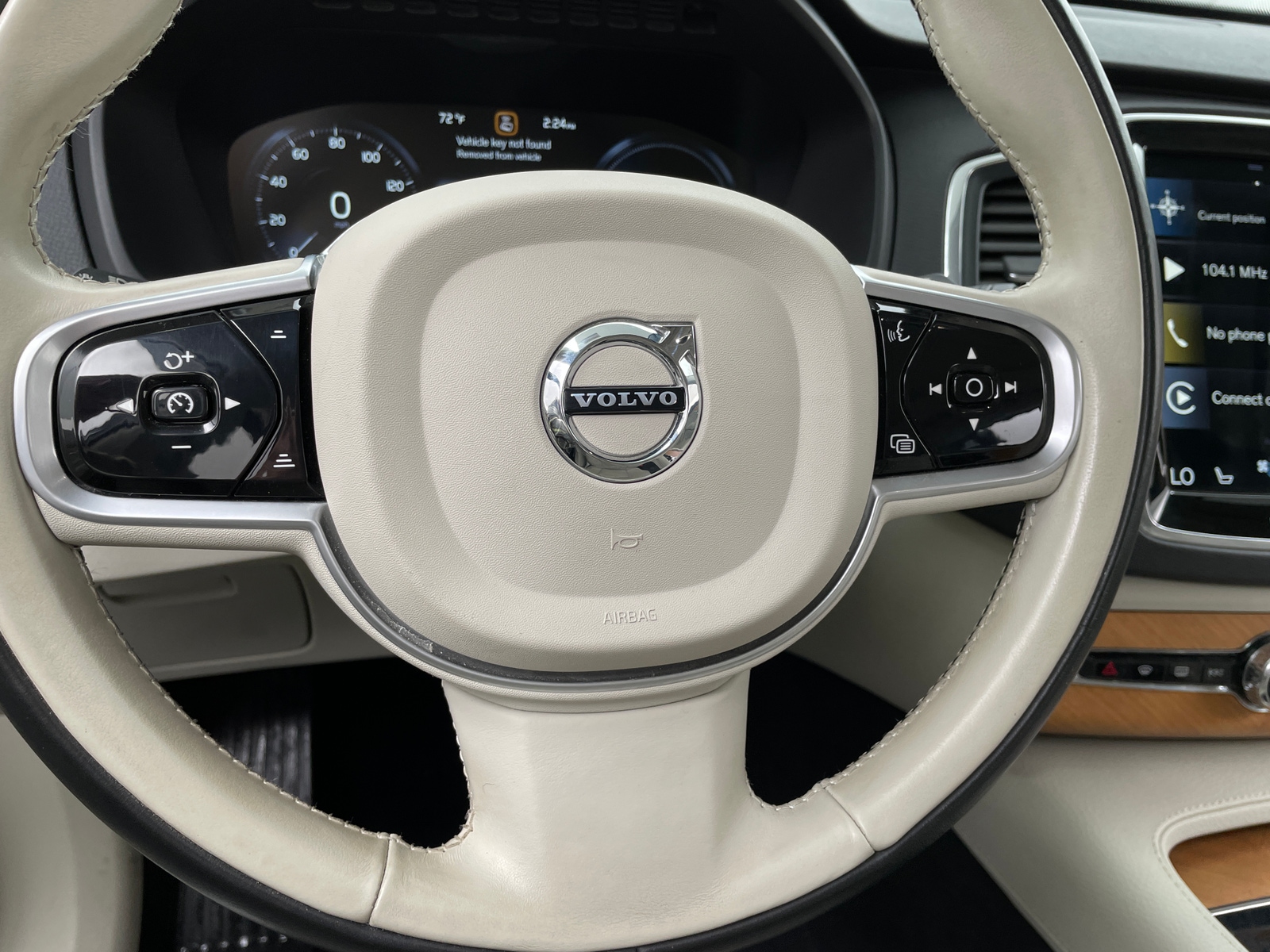 Thumbnail: 2022 Volvo XC90 - 4