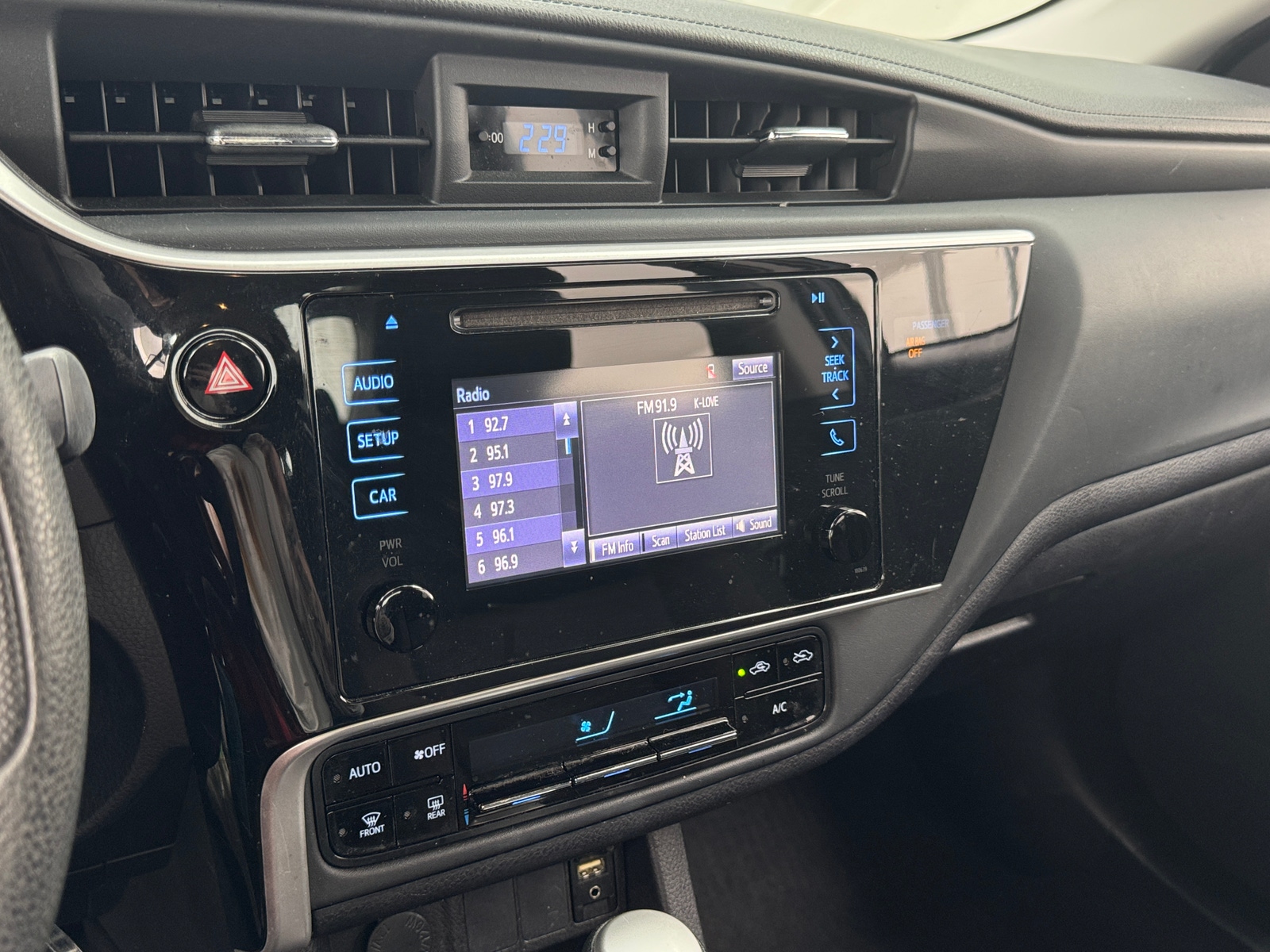 Thumbnail: 2018 Toyota Corolla - 4