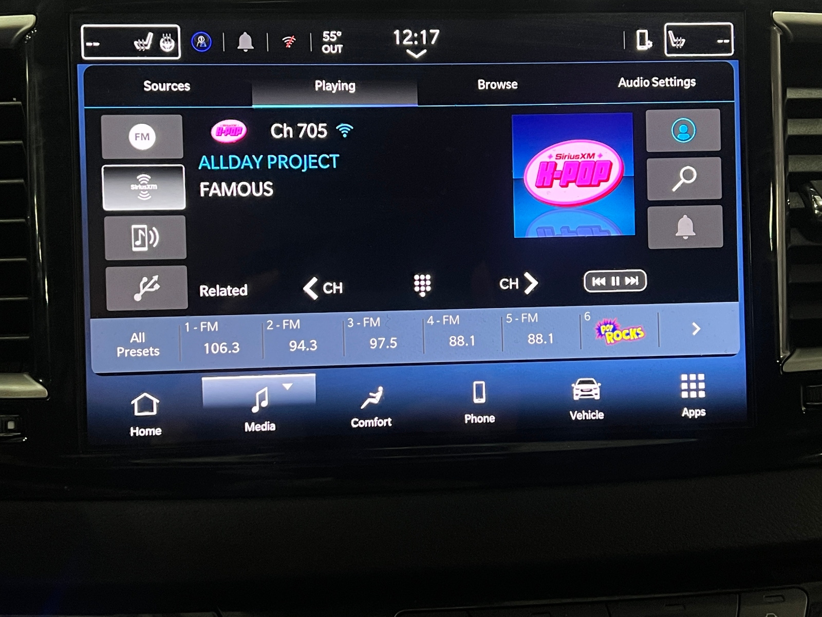 Thumbnail: 2025 Chrysler Pacifica - 3