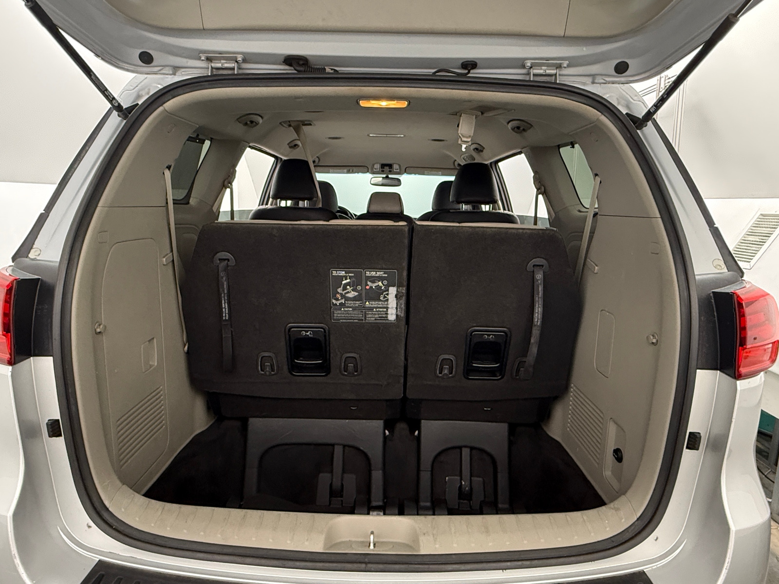 Thumbnail: 2020 Kia Sedona - 6