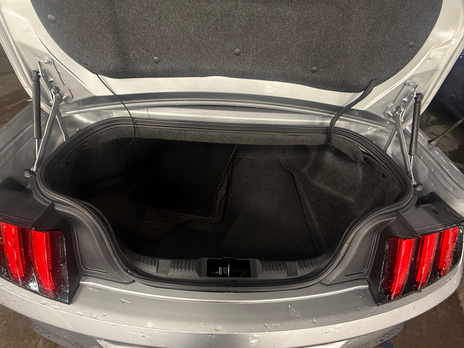 Thumbnail: 2022 Ford Mustang - 6