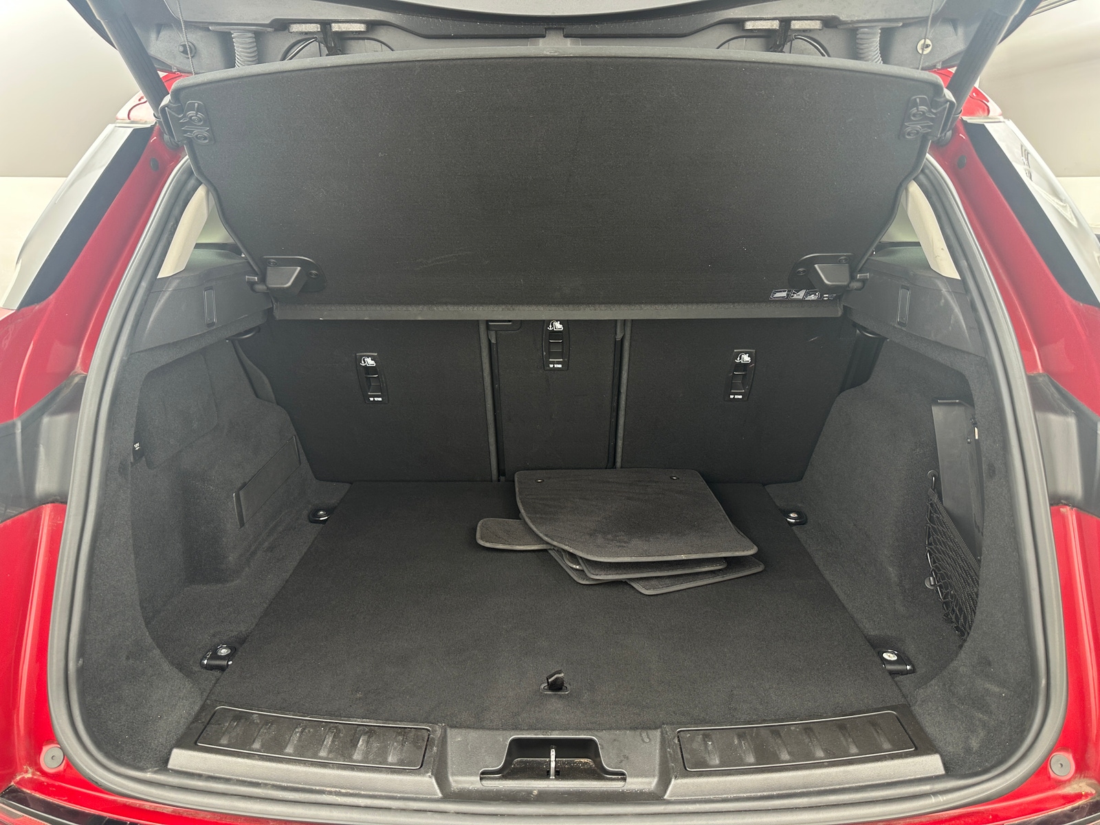 Thumbnail: 2020 Land Rover Range Rover Evoque - 6