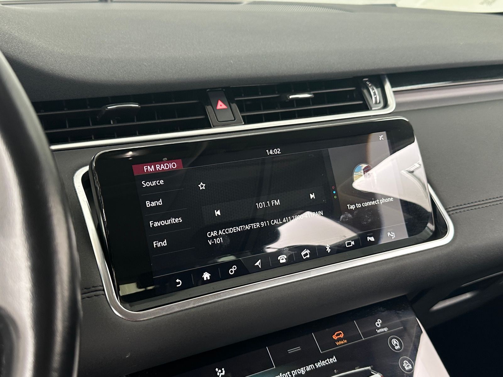 Thumbnail: 2020 Land Rover Range Rover Evoque - 3