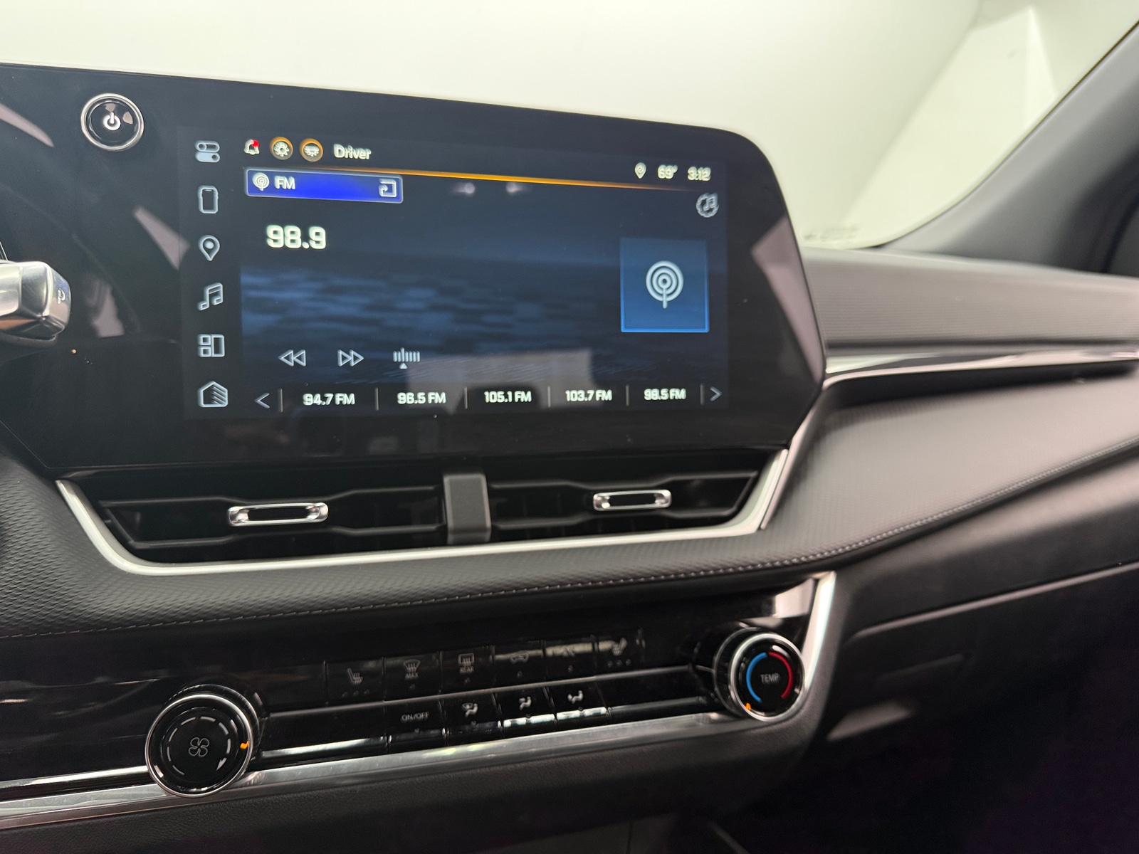 Thumbnail: 2025 Chevrolet Equinox - 4